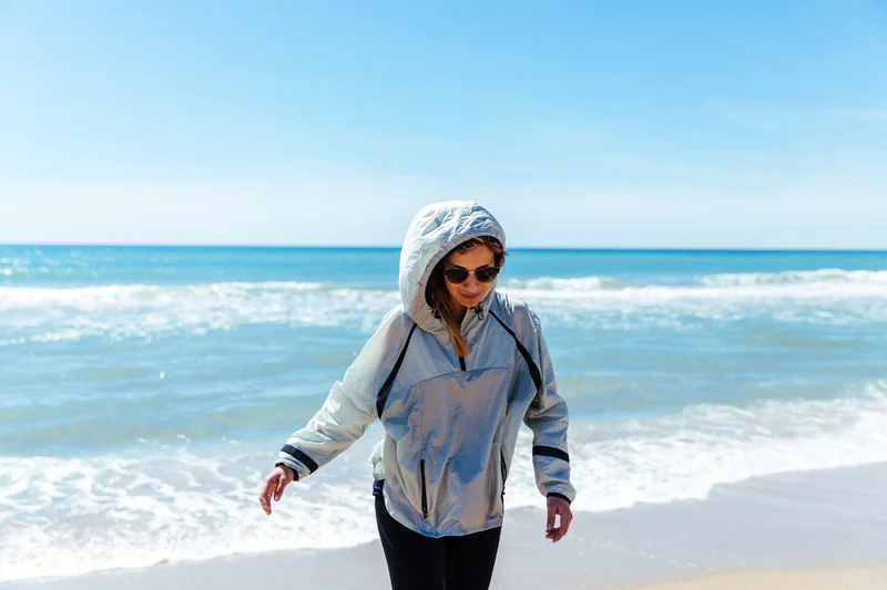 Lightweight sun protection clothing with surface stability and UPF