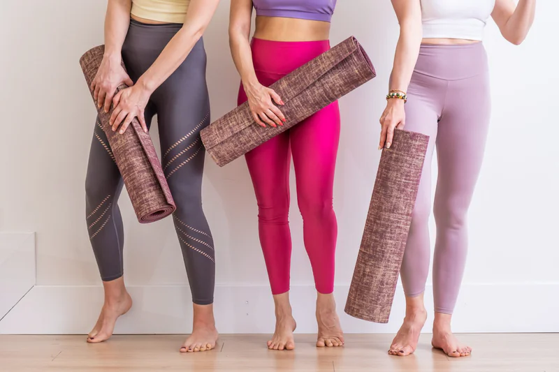 Leggings and yoga pants in nylon spandex 4-way stretch fabric